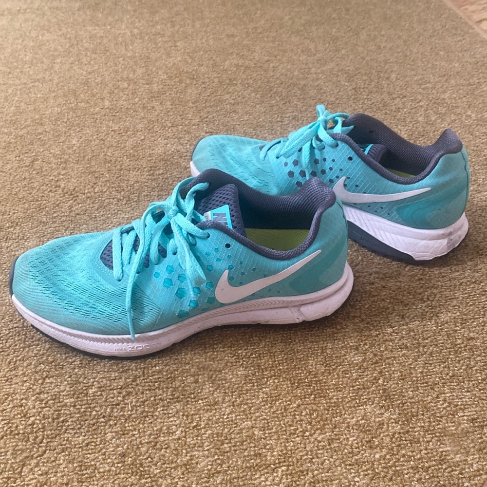 Women’s Nike Zoom Span Running Shoes. Size 6.5. Good condition